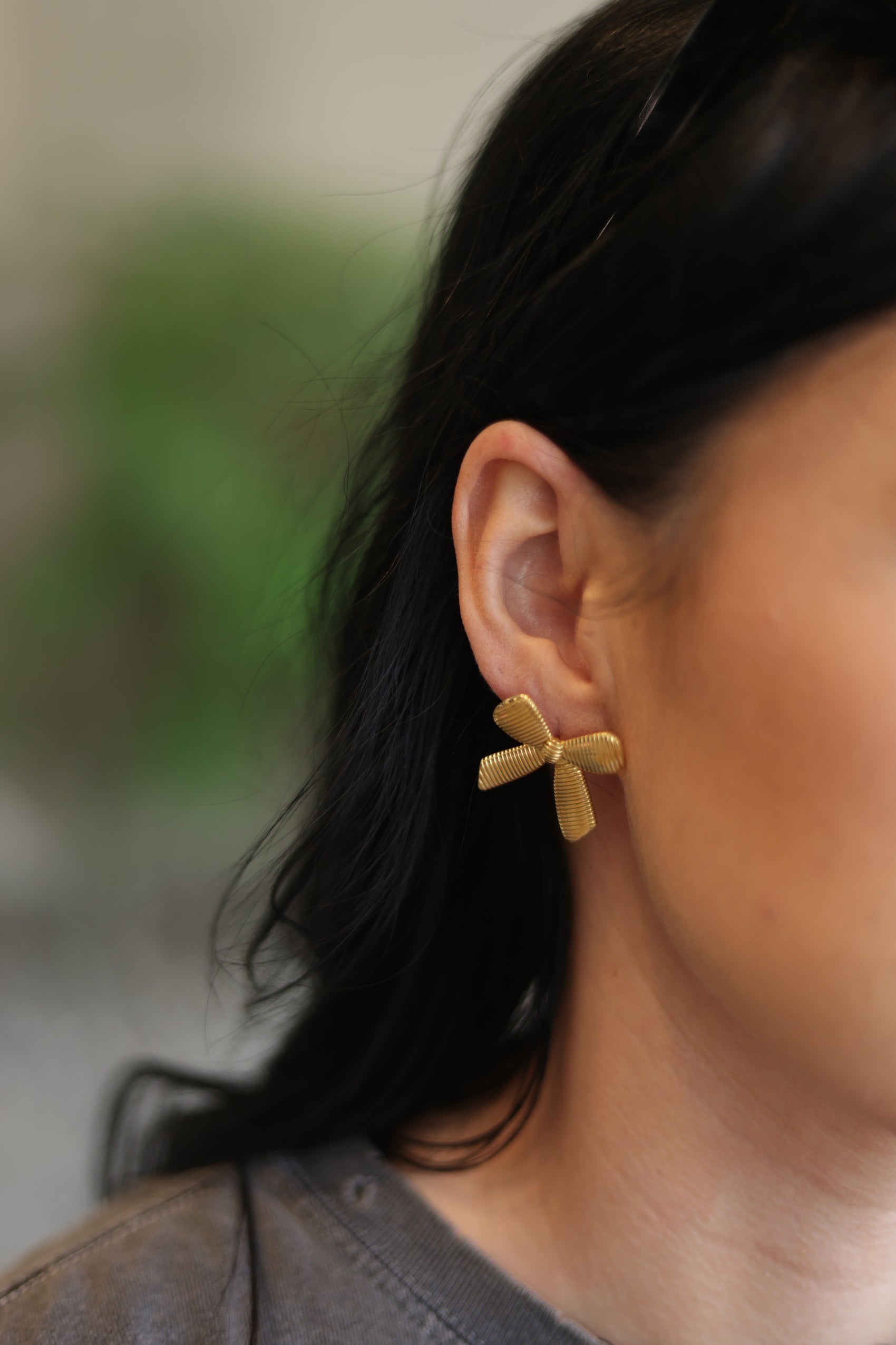 Anani Bow earring - 18k Gold Non-tarnish