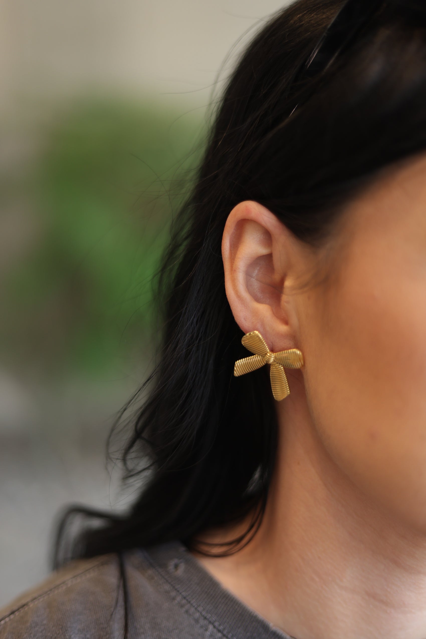 Anani Bow earring - 18k Gold Non-tarnish