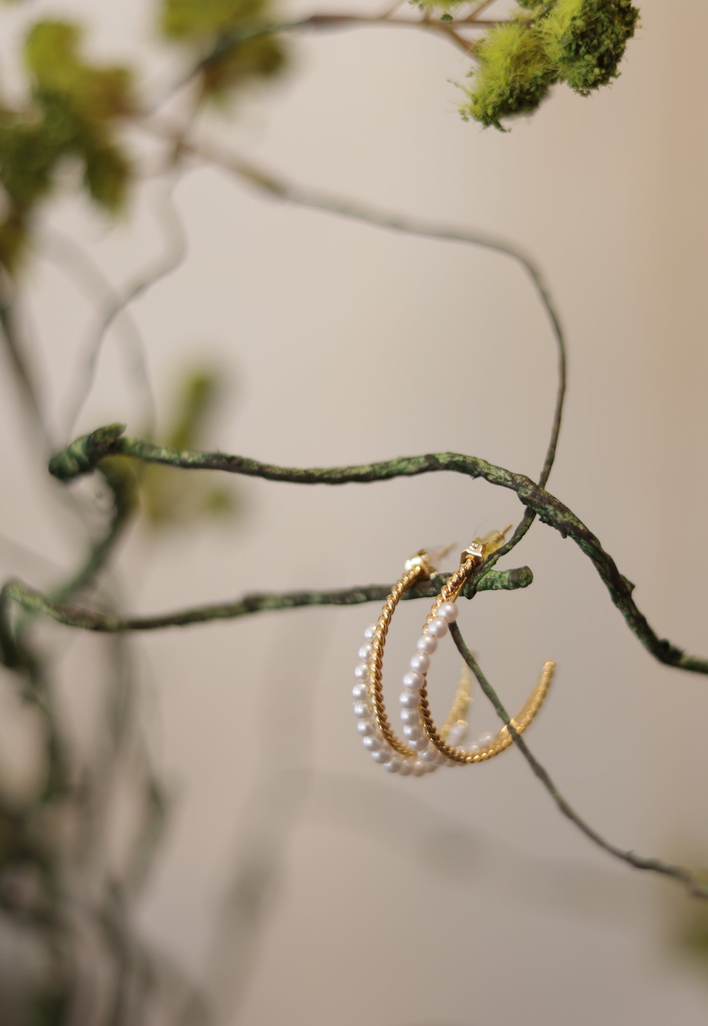 Pearl and Gold Blended Hoop Earring
