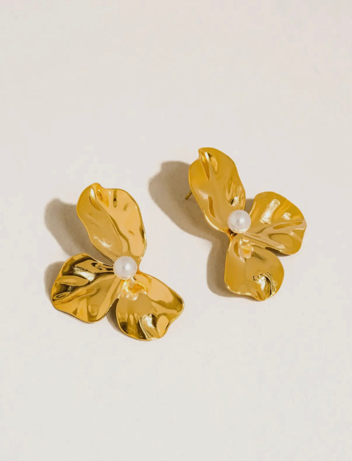 Vintessa 18K Gold Non-Tarnish Flower Shell Pearl Earrings
